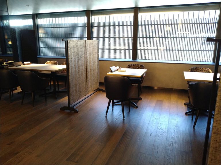 窓の格子も伝統工芸