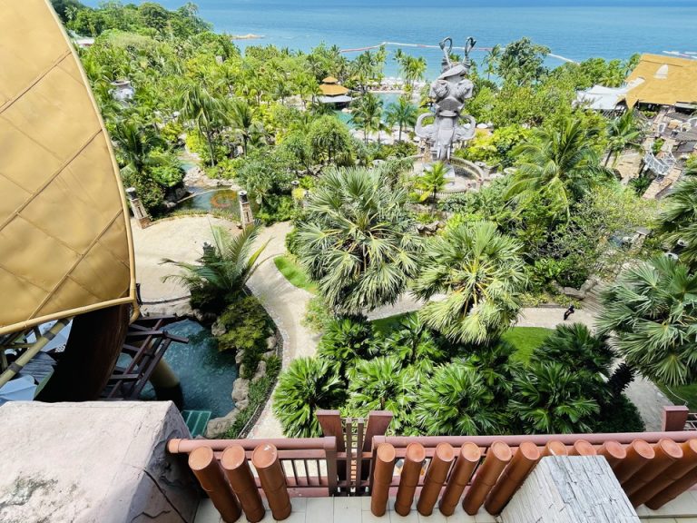 客室からプール