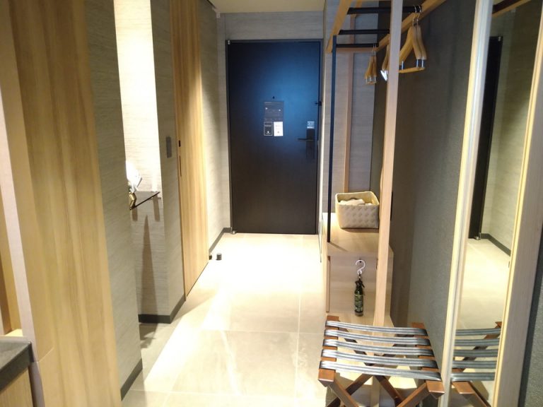 客室全体(入口方向)