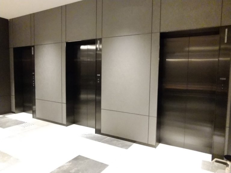 エレベーターホールフロント階