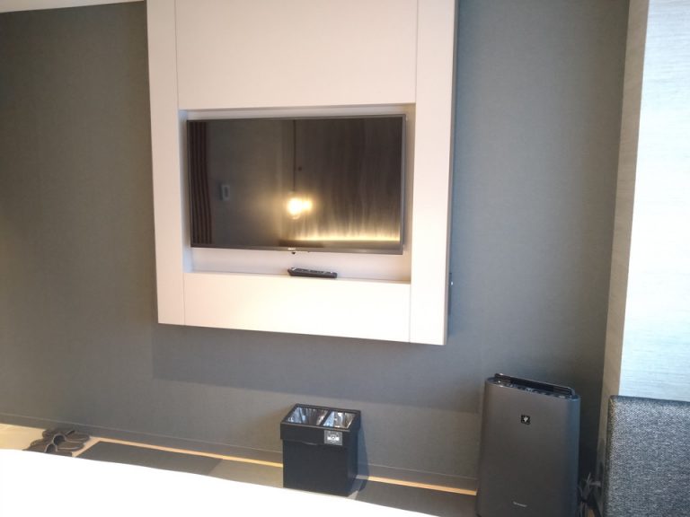 ベッド方向からTV(1)