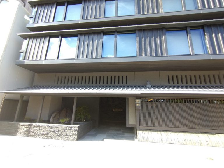 エントランス外観(1)