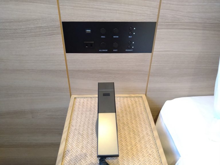 ベッドサイドのスイッチ(1)