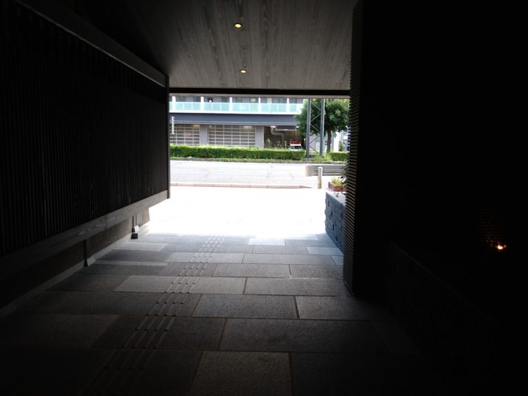 エントランス入口方向