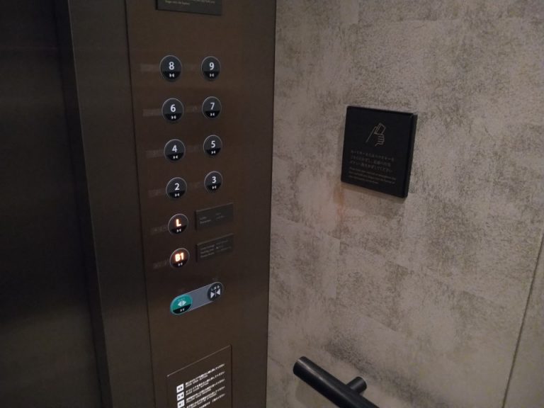 エレベーター階数ボタン
