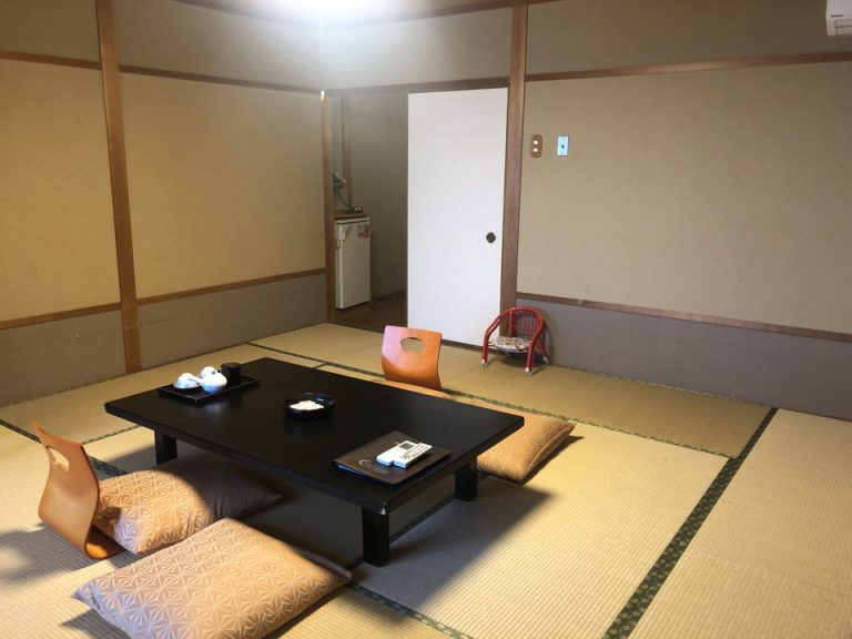 客室全体(入口方向)