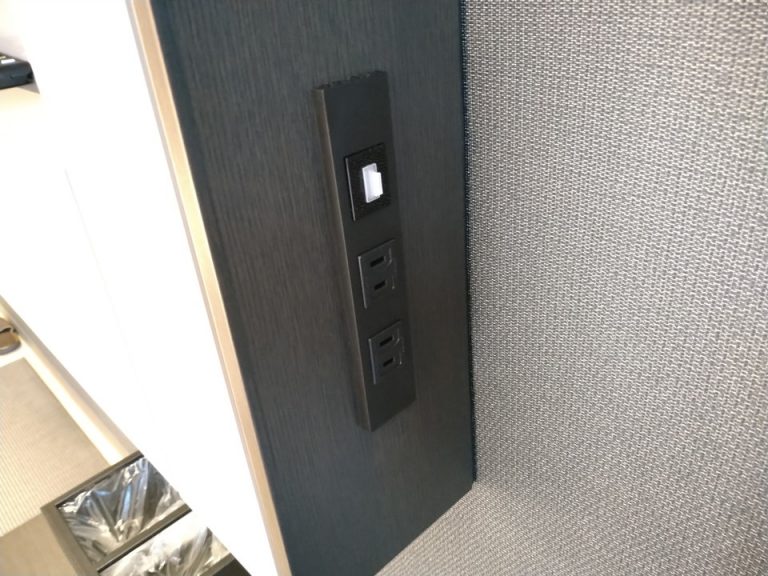 TV横のコンセント