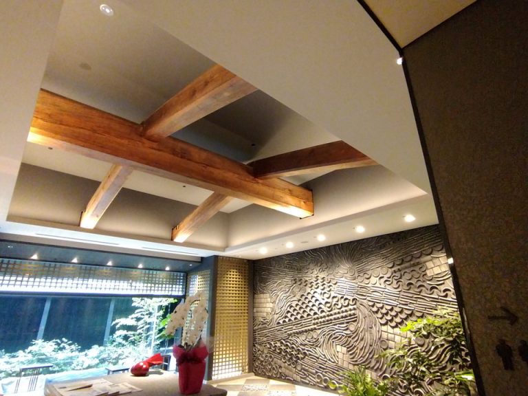 蔵の建材を使用した梁