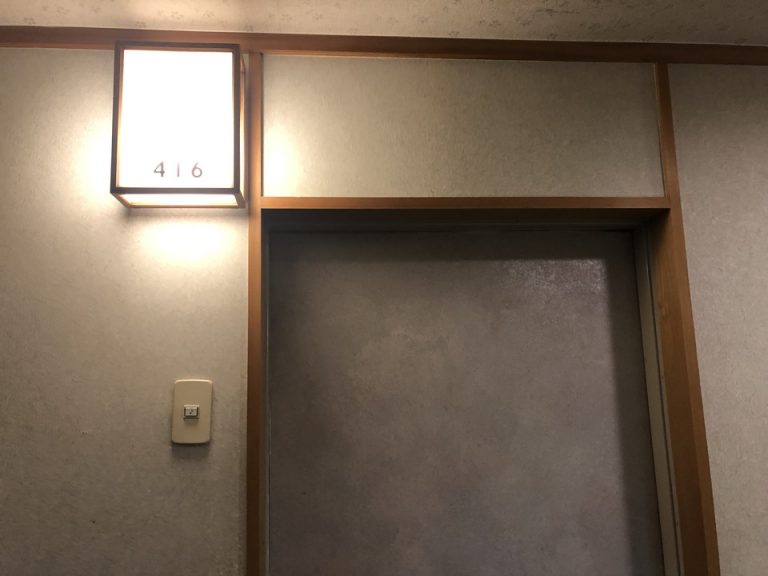 客室入口外観ドア