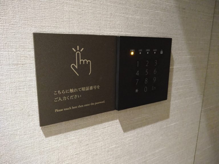 女湯入口のパスワードキー