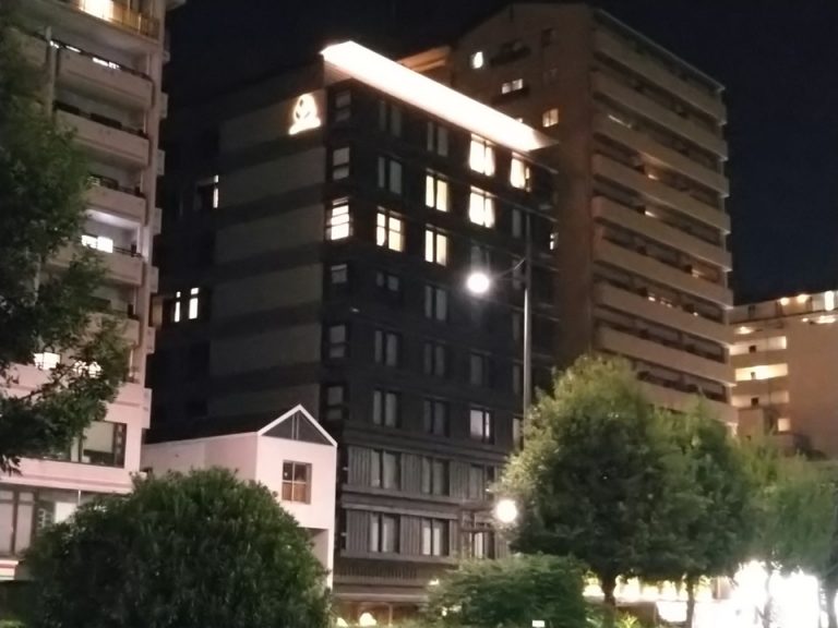 建物全体夜