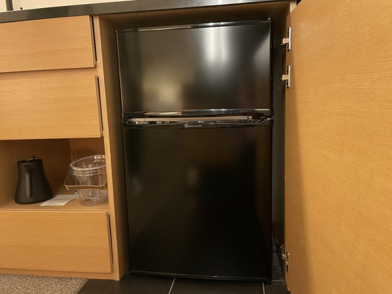 冷蔵庫(閉じた状態)