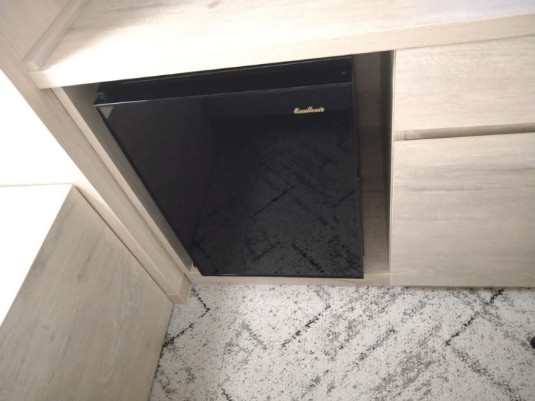 冷蔵庫閉じた状態