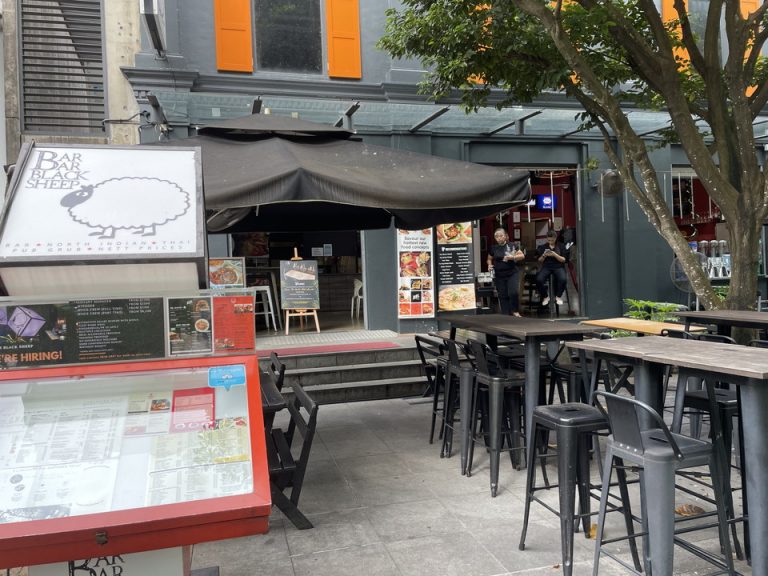 カジュアル洋食 バーブラックシープ