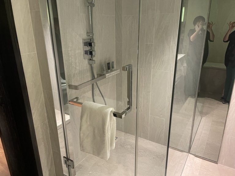 シャワールーム