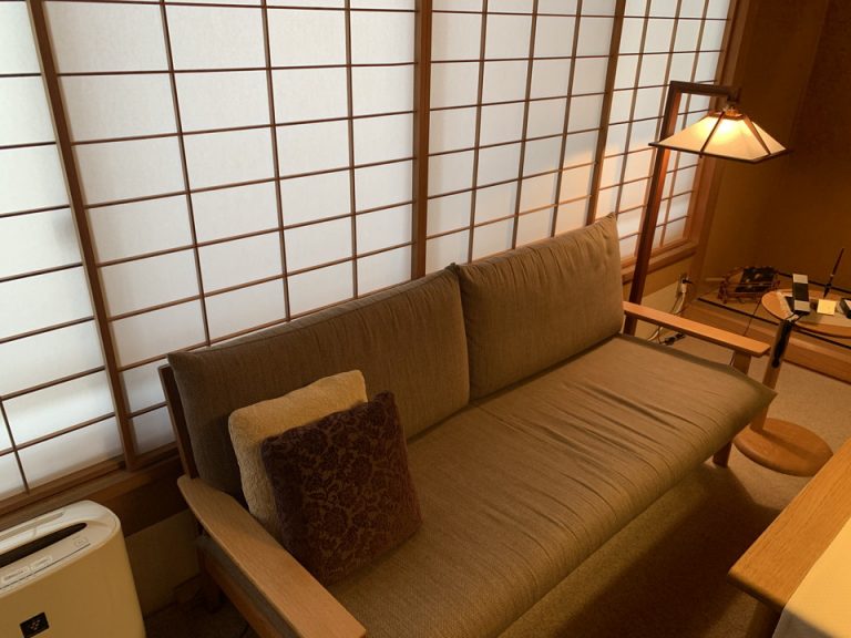 部屋内 ソファー