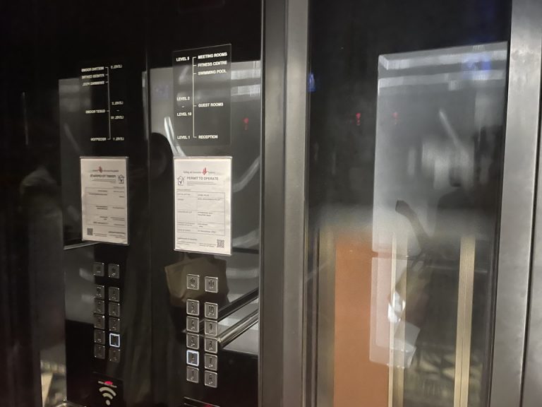 エレベーター案内