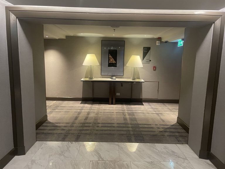 エレベーターホール客室階2