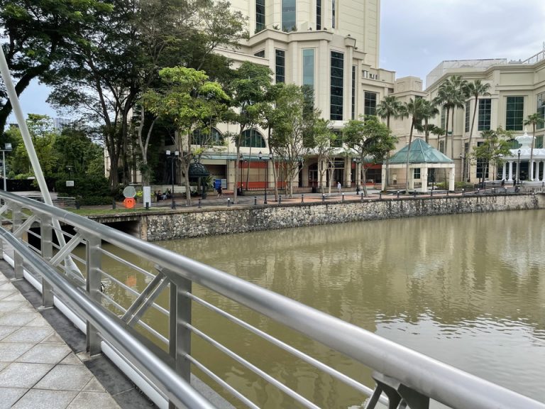 リバーサイドの橋