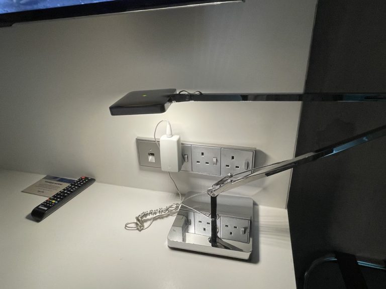 デスクコンセント