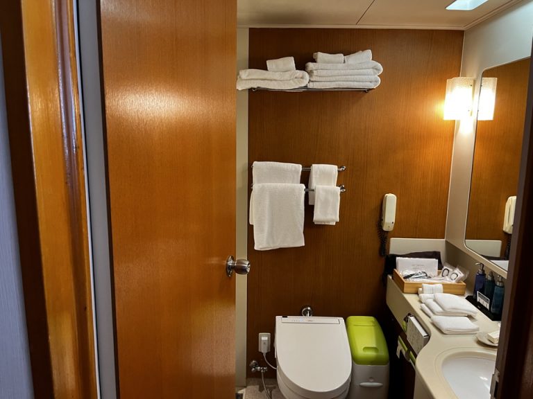 バスルーム入口から全景