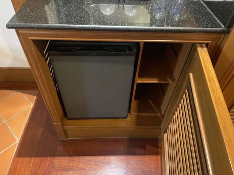 冷蔵庫(閉じた状態)