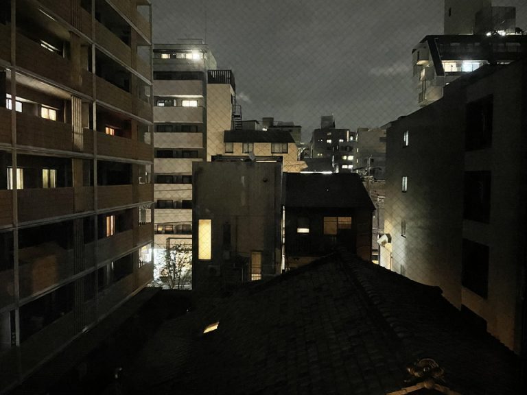 部屋からの眺望(夜間)