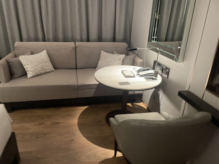 ソファー・デスク