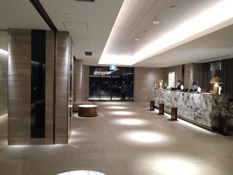 エントランス内観