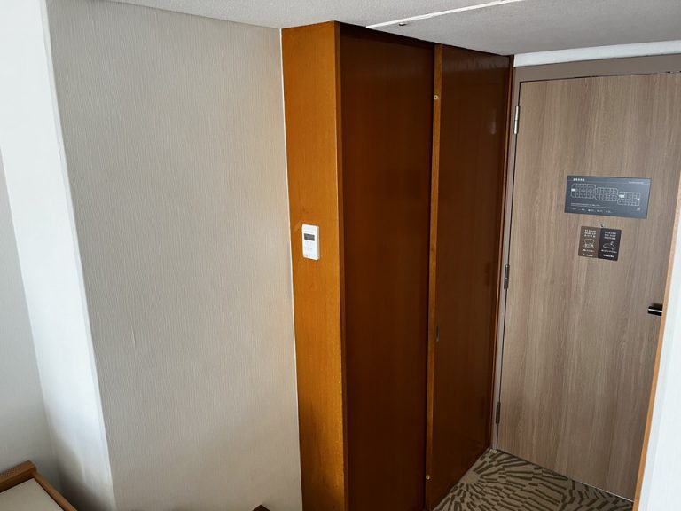 クローゼット(閉めた状態)