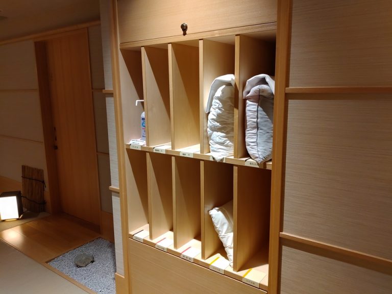客室入口付近廊下3