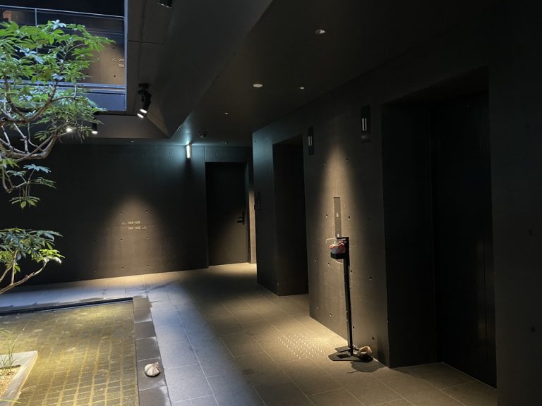 エレベーターホールフロント階