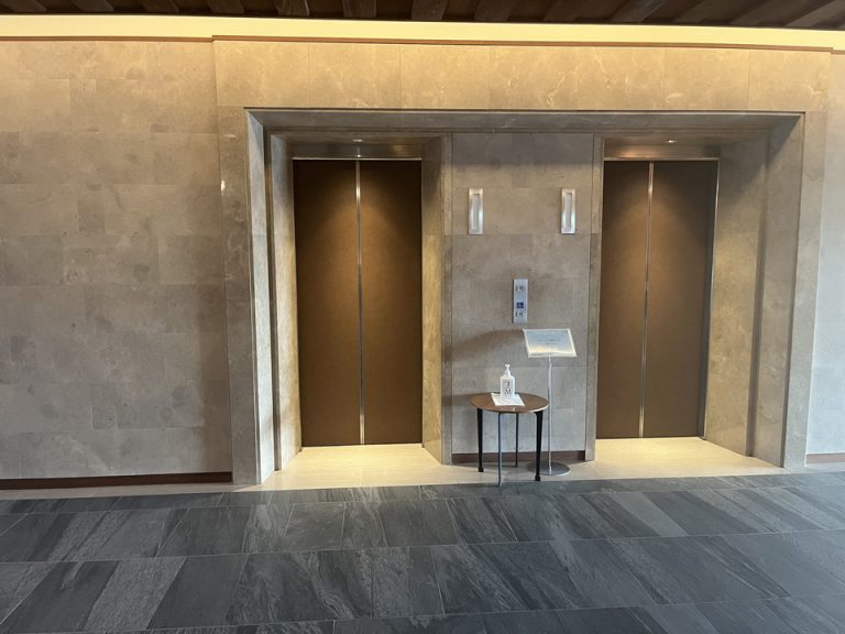 エレベーターホールフロント階