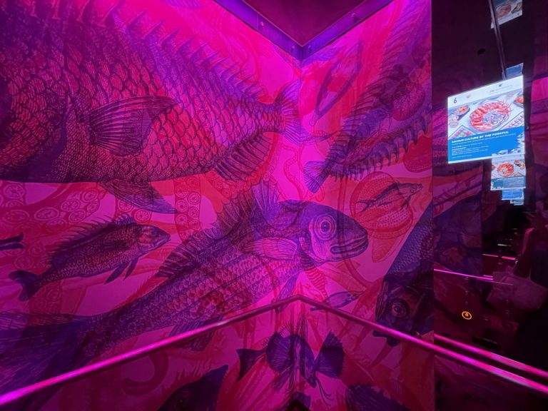 エレベーター内2