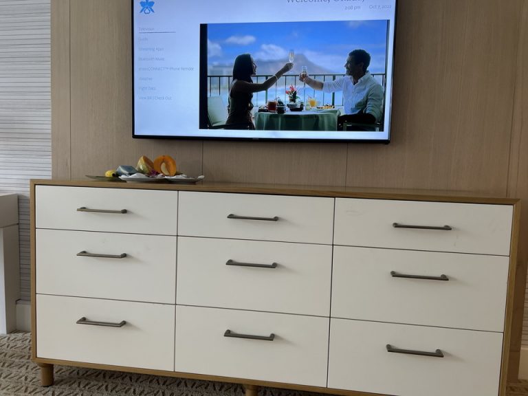 ベッド方向からTV(1)