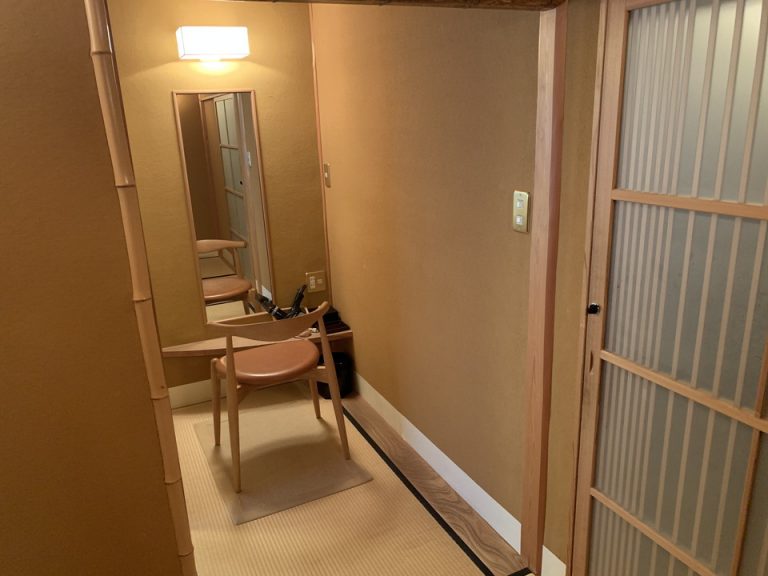 入口すぐのフロア