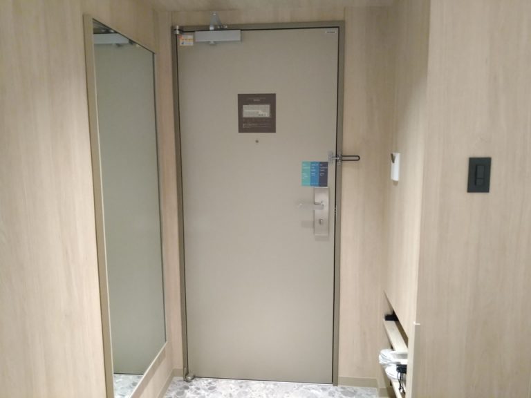 客室入口内観ドア