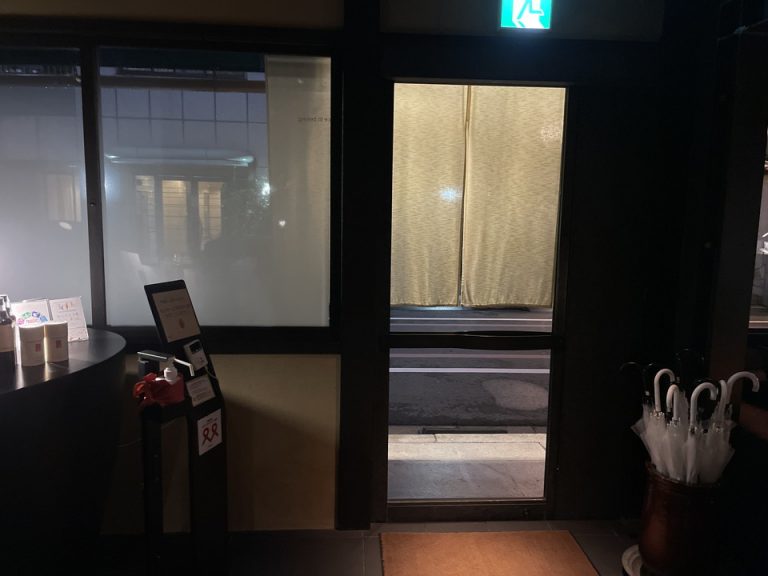 エントランス入口方向