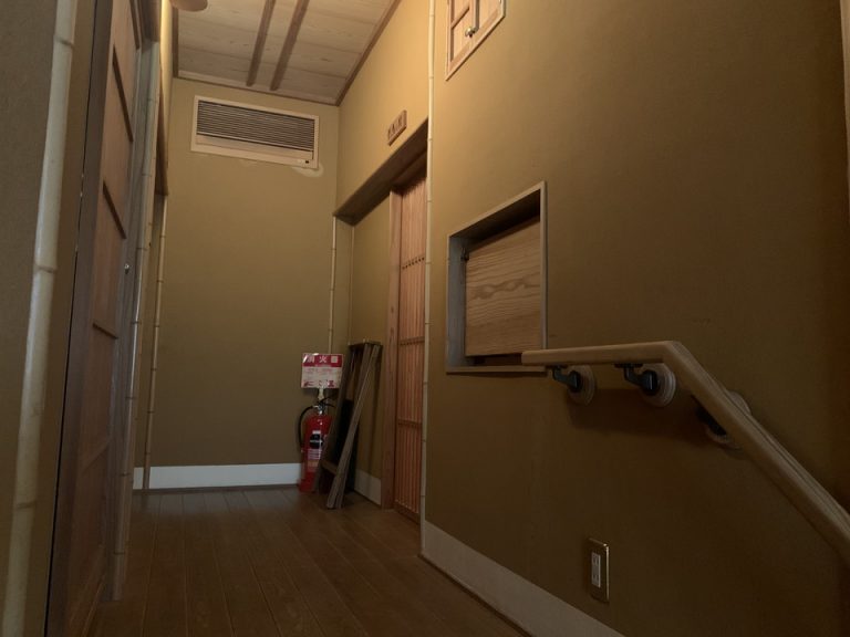 部屋入口(廊下)