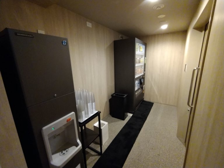 2階に自販機、製氷機