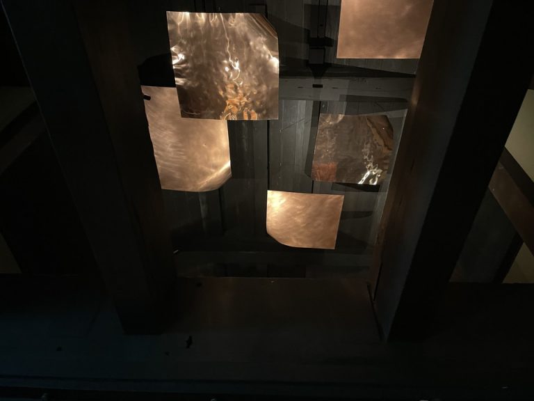 吹き抜けの天井(1)