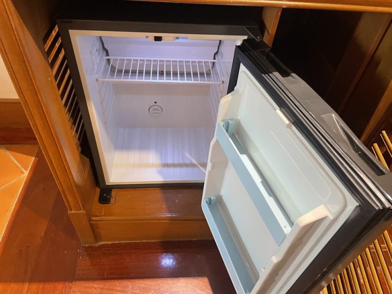 冷蔵庫(開いた状態)