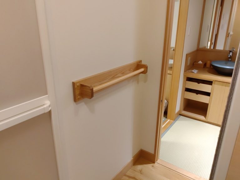 バスルーム内から入口1