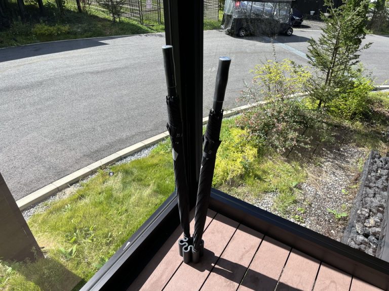 玄関前の傘(ホテル準備)