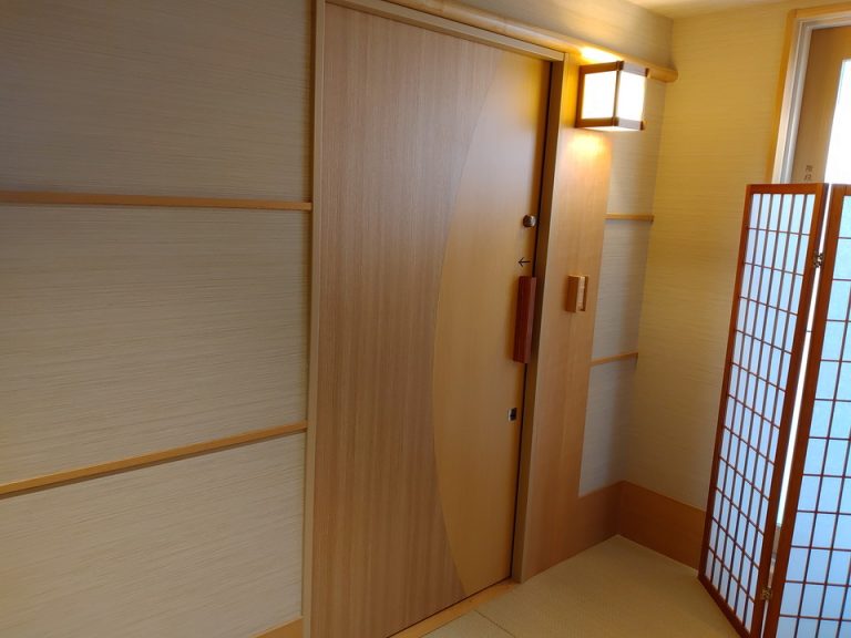 客室入口ドア外観2