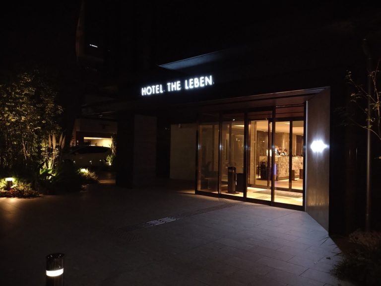 エントランス外観夜