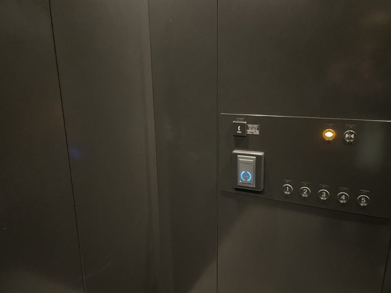 エレベーター階数ボタン