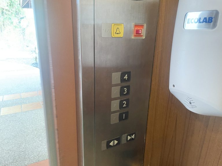 エレベーター階数ボタン