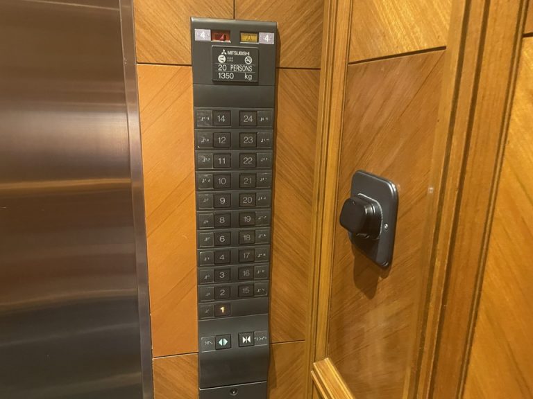 エレベーター階数ボタン