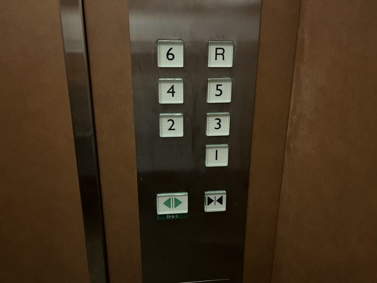 エレベーター階数ボタン